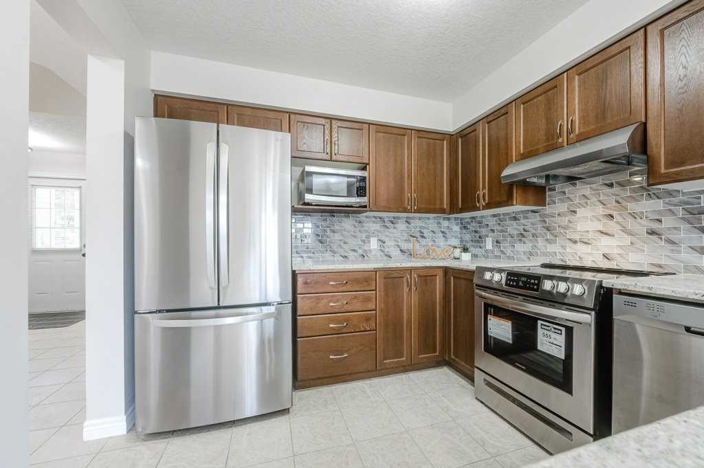 903 Frontenac Cres