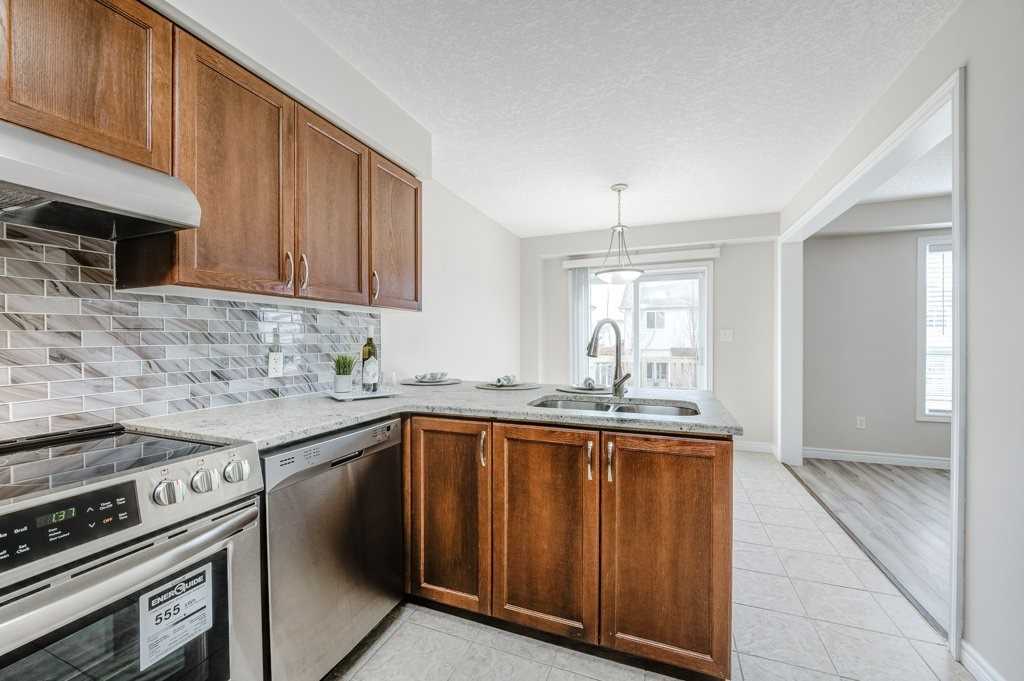 903 Frontenac Cres