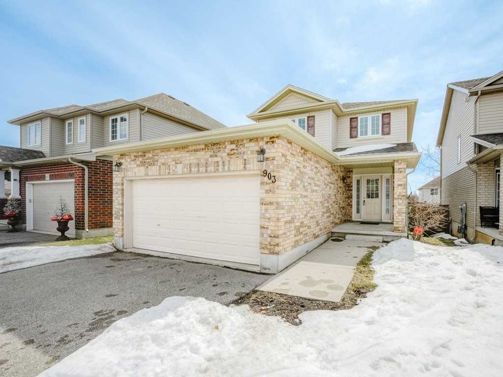 903 Frontenac Cres