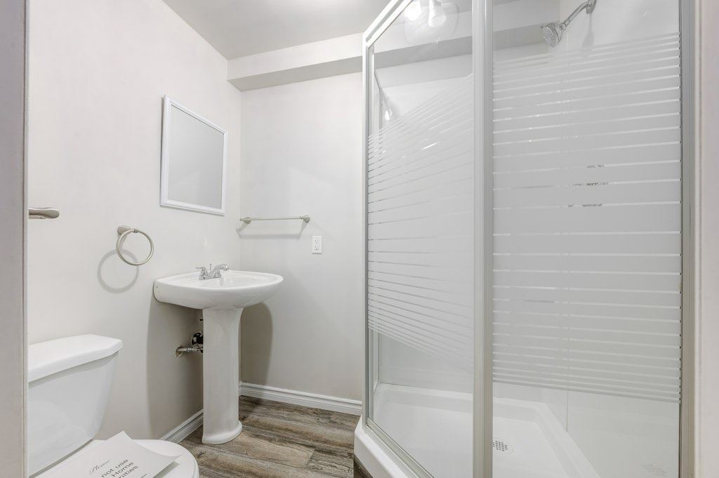 903 Frontenac Cres