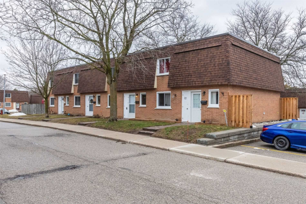 120 Country Club Dr, Guelph