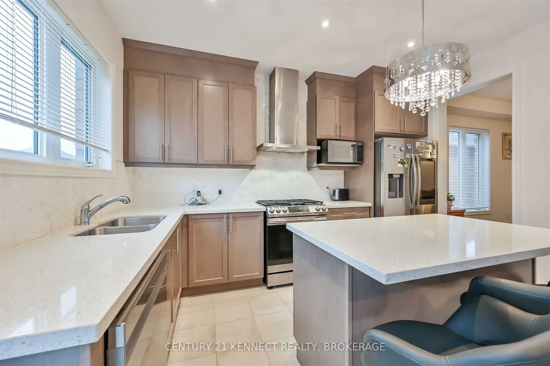 59 Findlay Dr