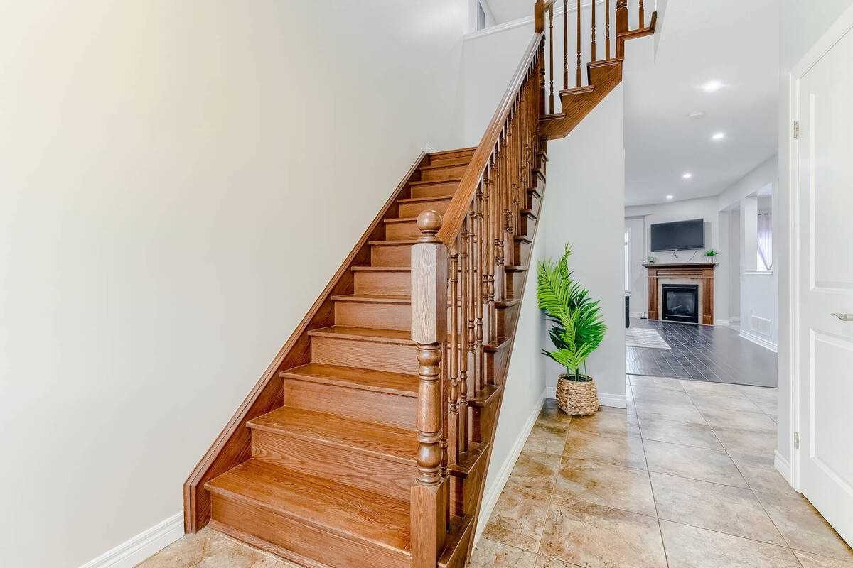 116 Echovalley Drive