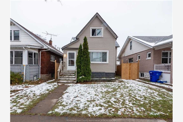 467 Mckay Ave, Windsor