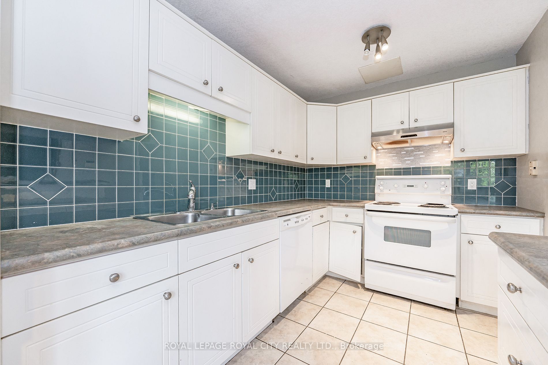 Listing X6000432 - Large Photo # 14
