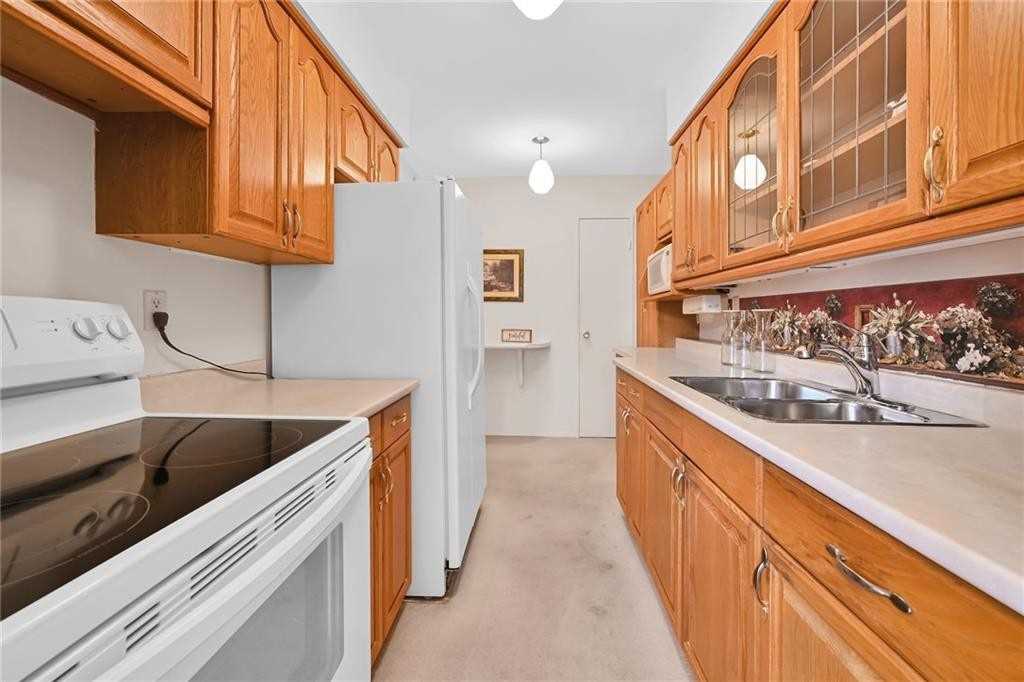 1964 Main St W, #503