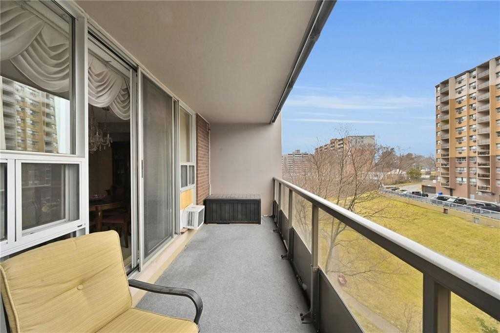 1964 Main St W, #503