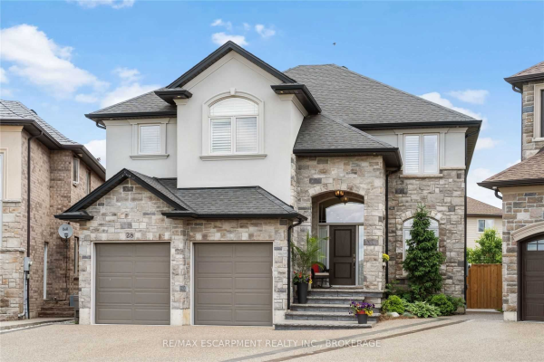 28 Mitten Crt S, Hamilton