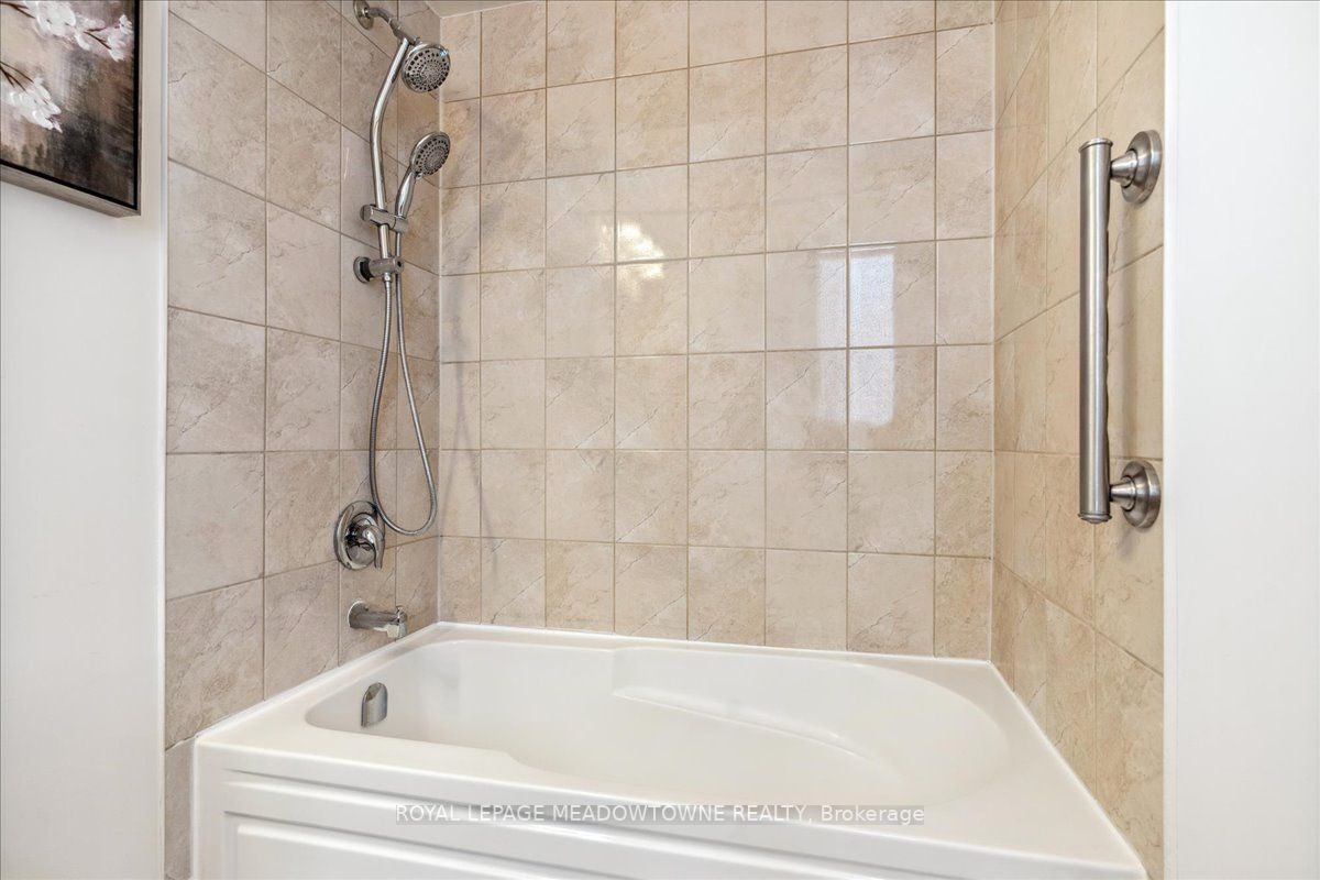 Listing X6001900 - Large Photo # 17