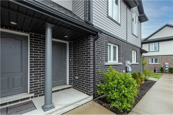 7768 Ascot Circ, Niagara Falls