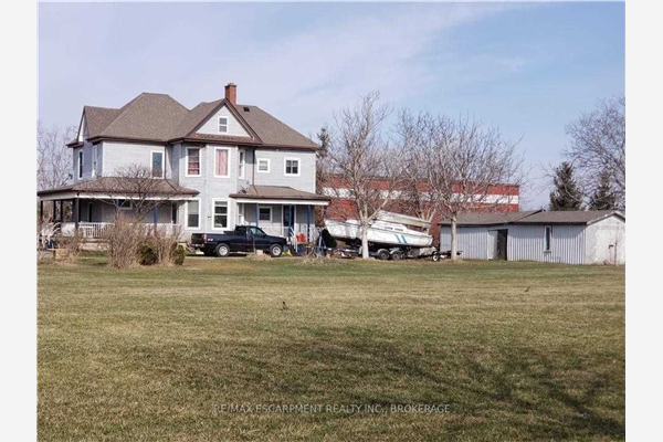 827 Barton St, Hamilton