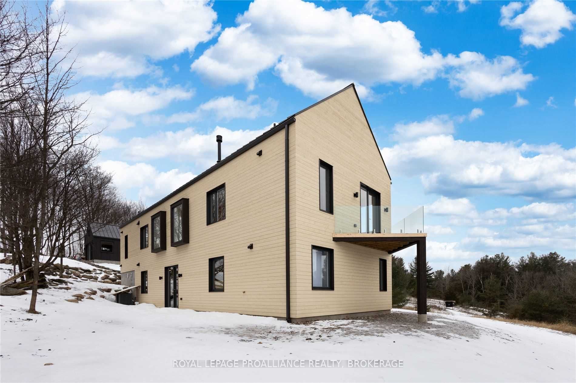 22 Summer Lane