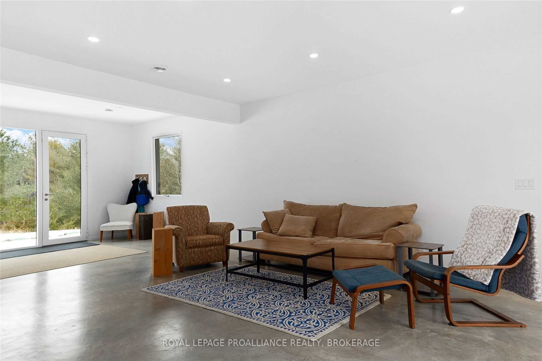 22 Summer Lane