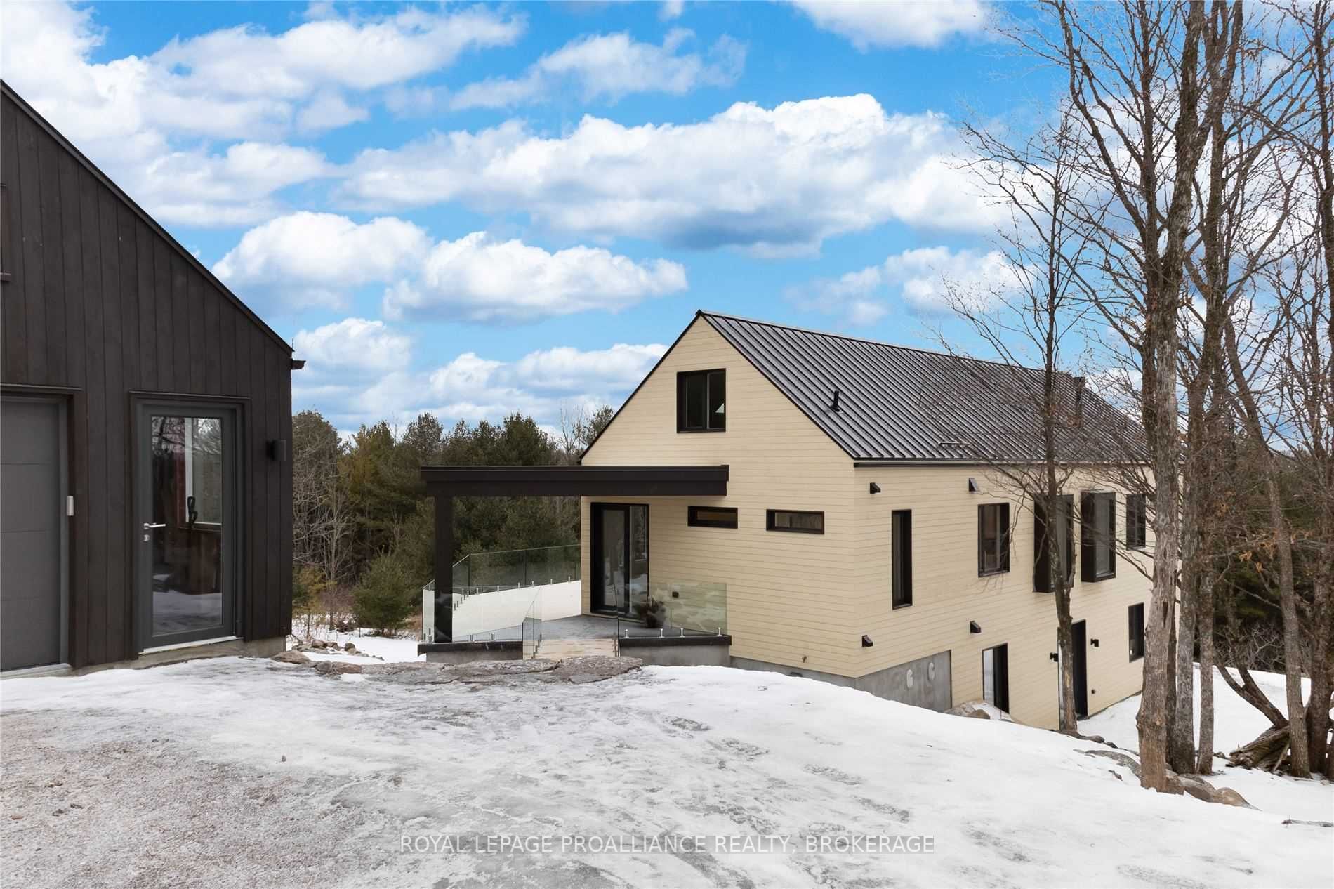 22 Summer Lane