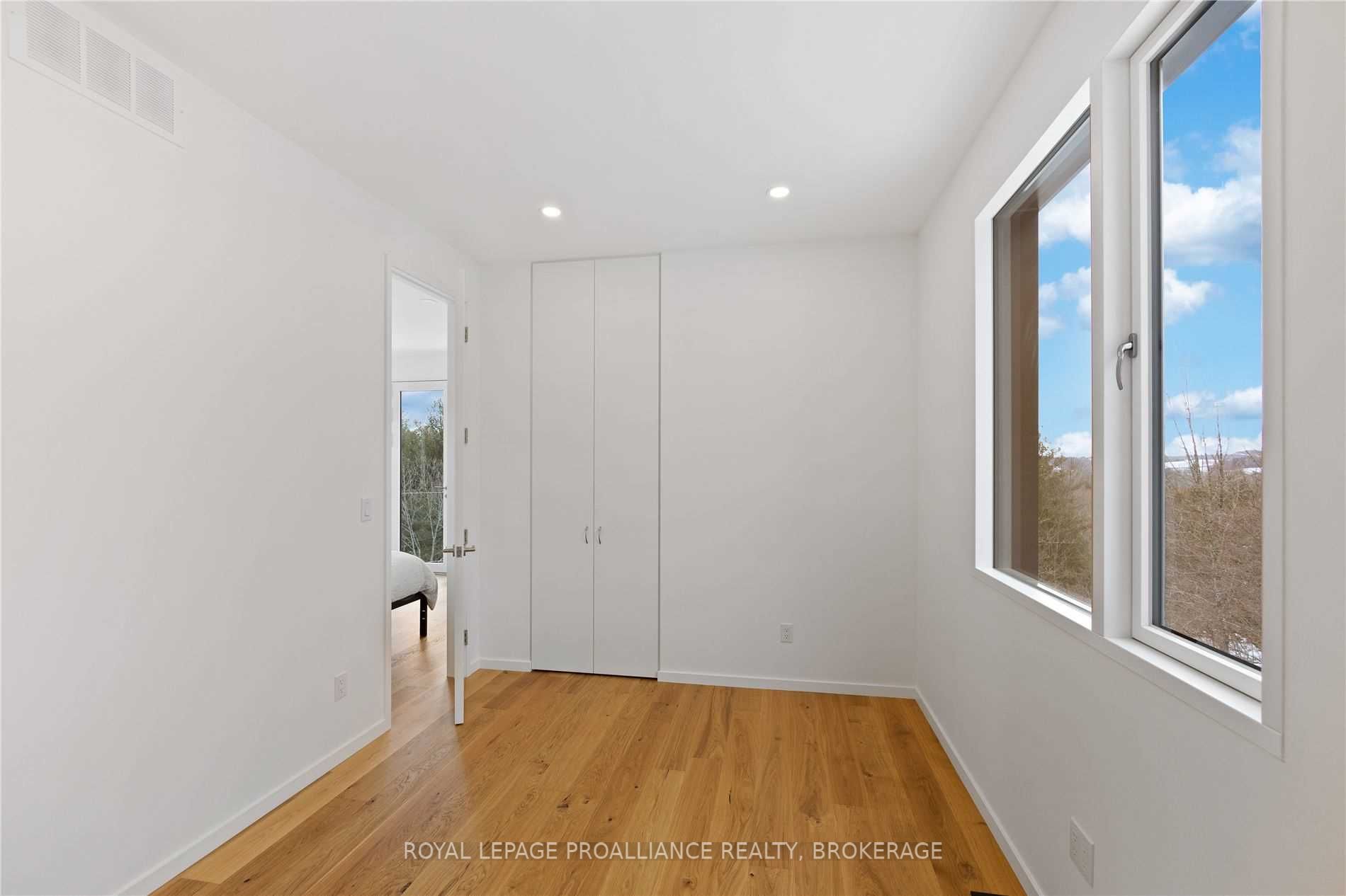 22 Summer Lane