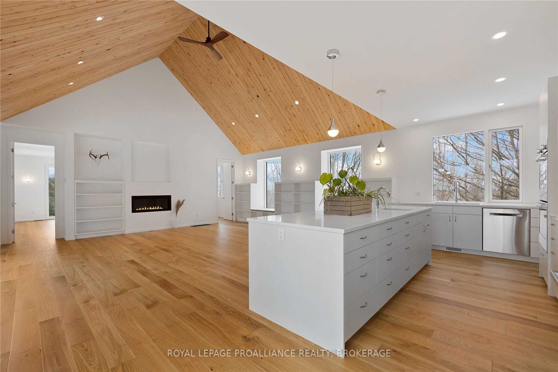 22 Summer Lane