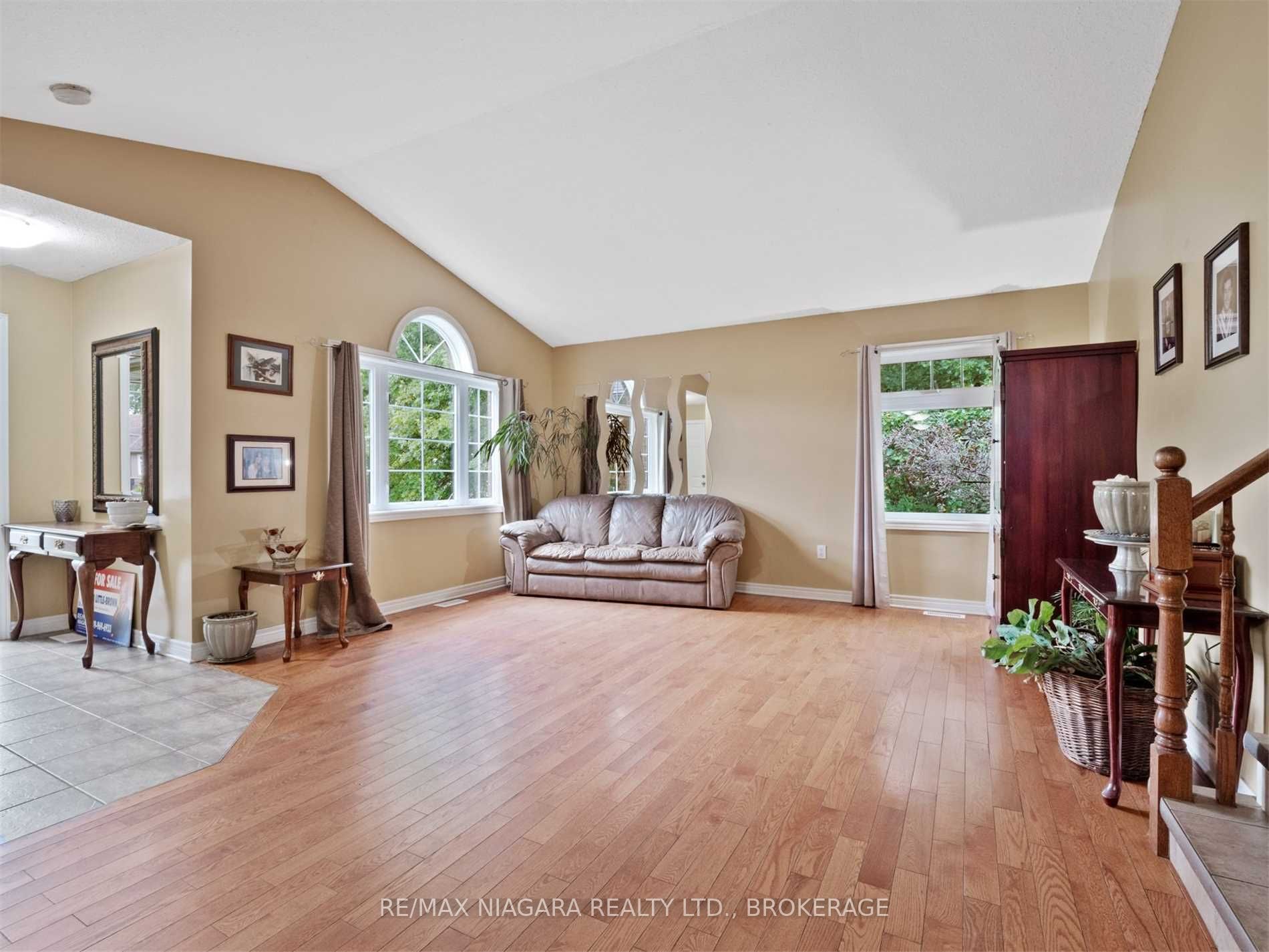 92 Thorold Ave