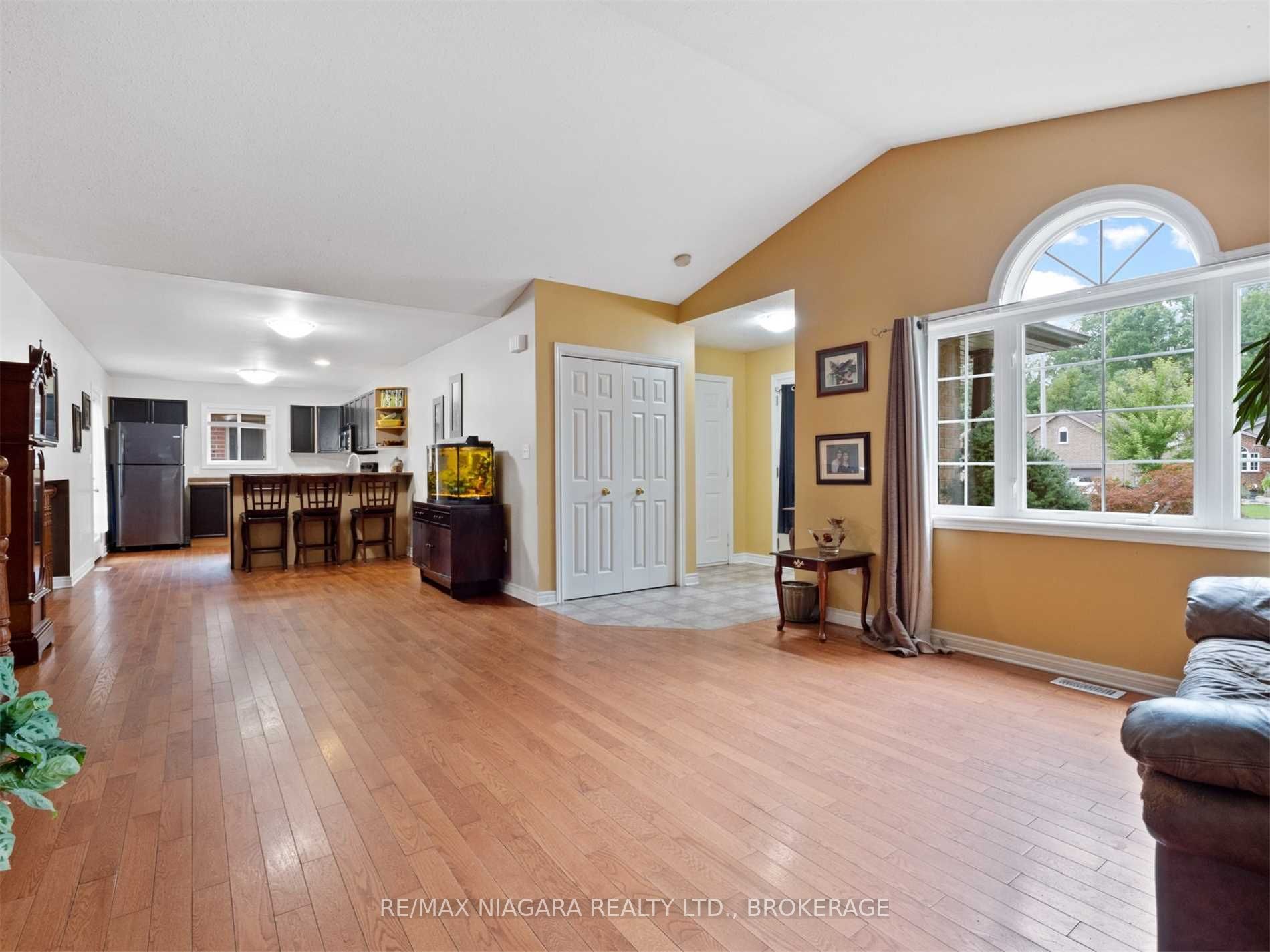 92 Thorold Ave