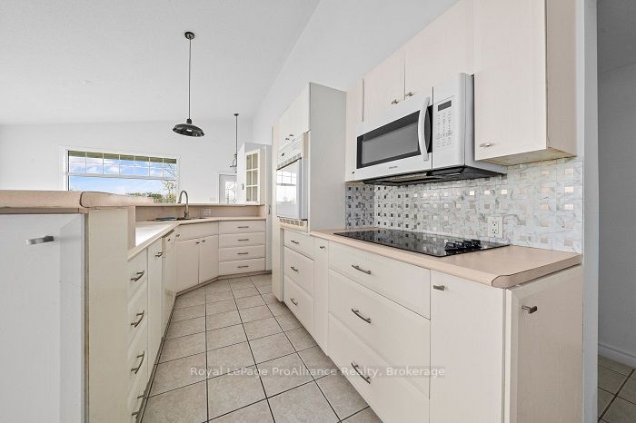 311 Dundas St E, #60
