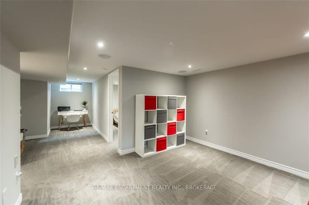 47 Blossom Ave