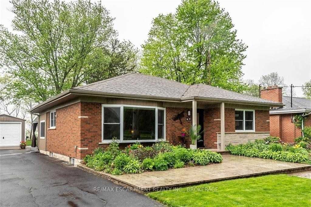 47 Blossom Ave