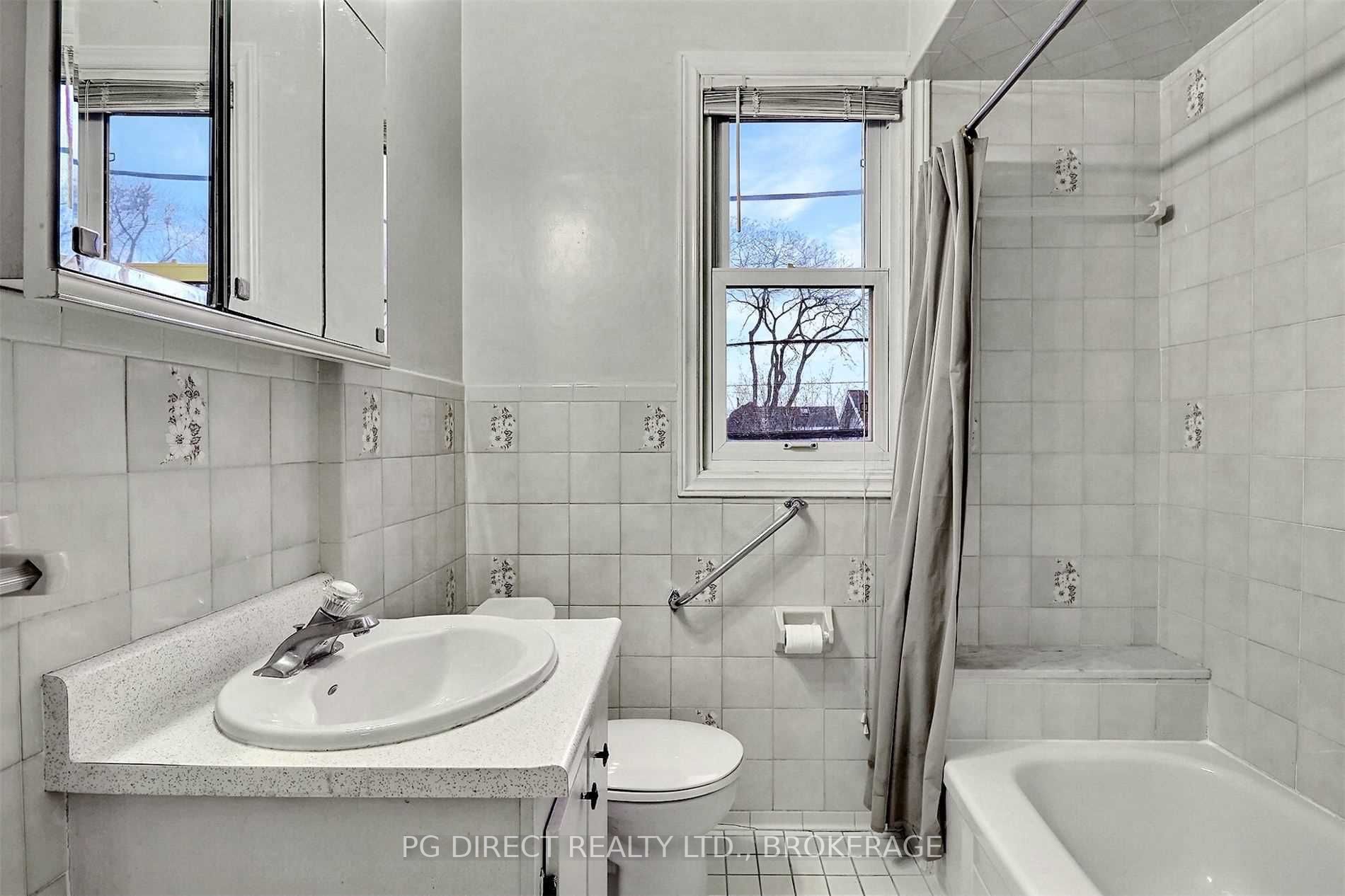 747-749 Niagara Street