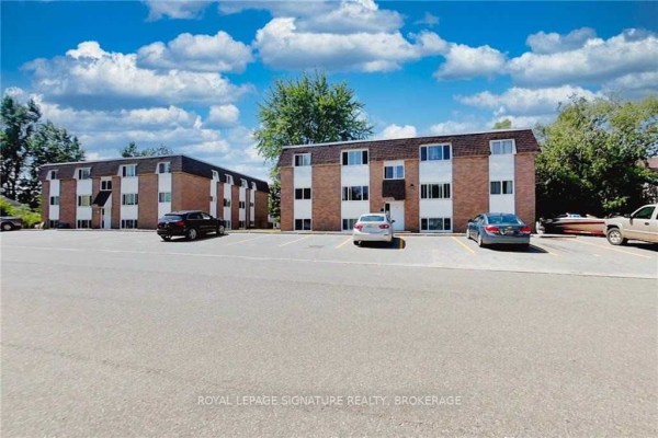 460-462 Henrietta St, Gananoque