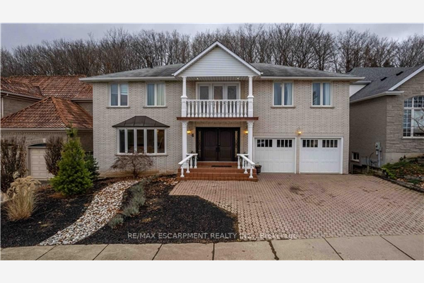6 Goldcrest Dr