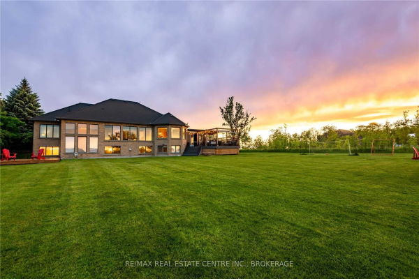 800 Watson Rd S, Puslinch