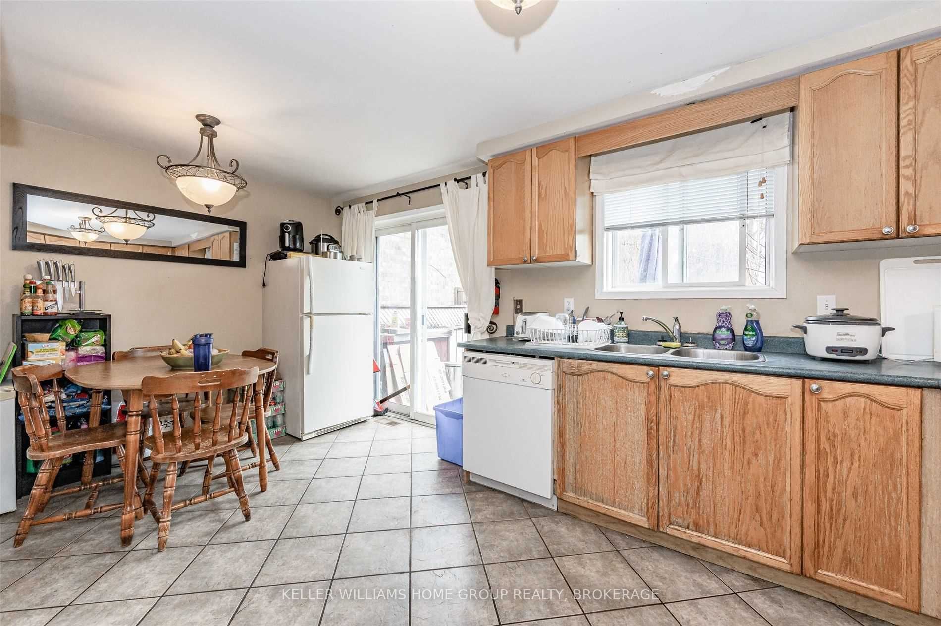 26 Sidney Cres