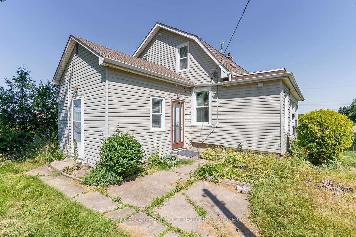2546 Wilson St W