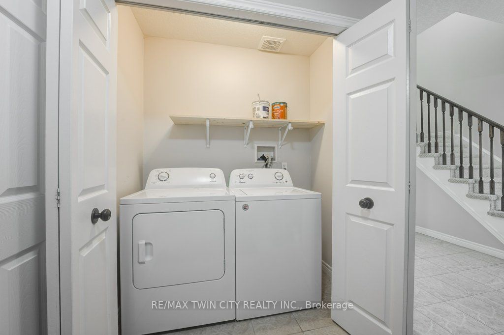 903 Frontenac Cres