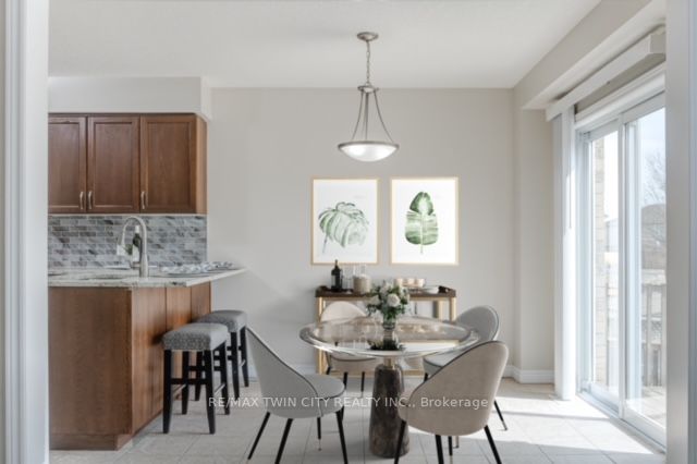 903 Frontenac Cres