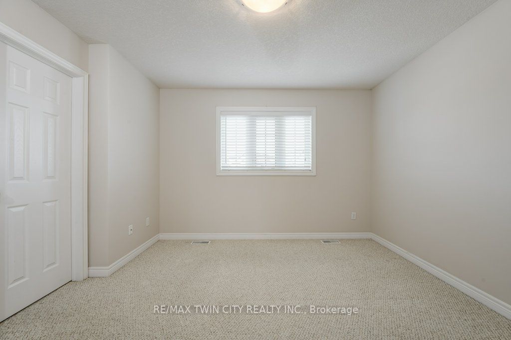 903 Frontenac Cres