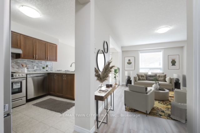 903 Frontenac Cres