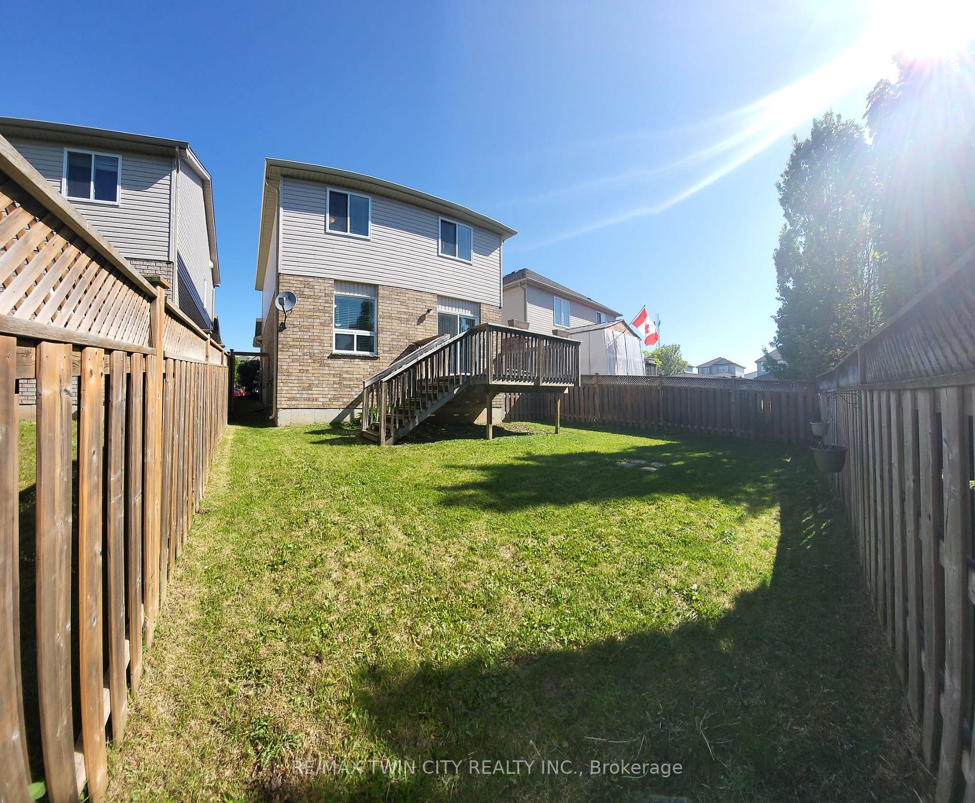 903 Frontenac Cres