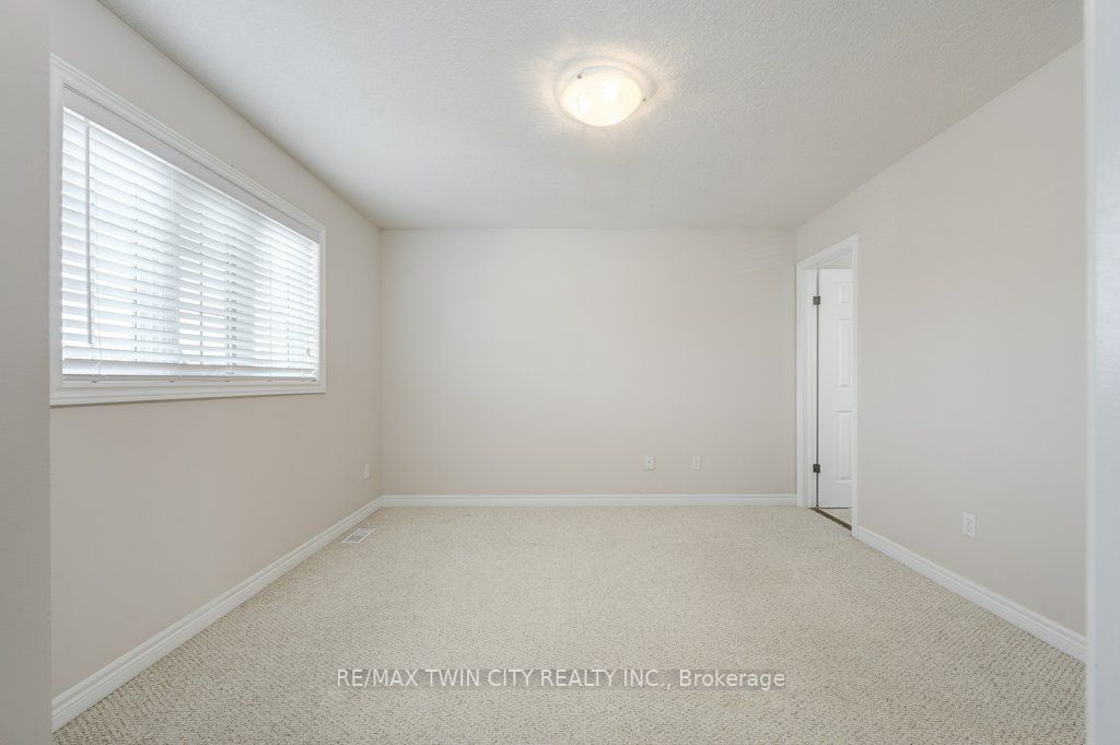 903 Frontenac Cres