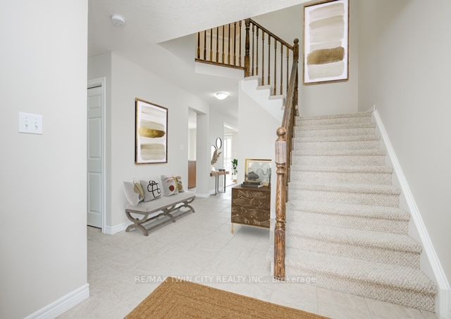 903 Frontenac Cres