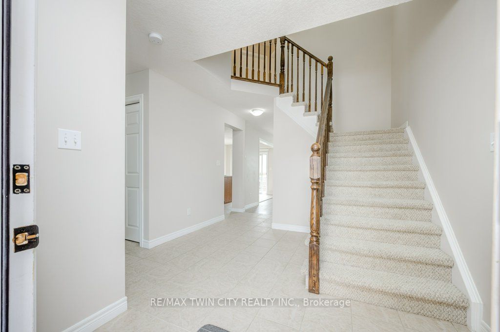 903 Frontenac Cres