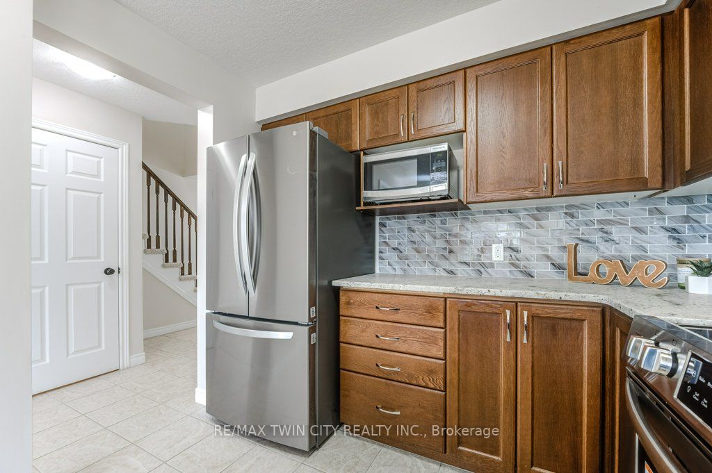 903 Frontenac Cres