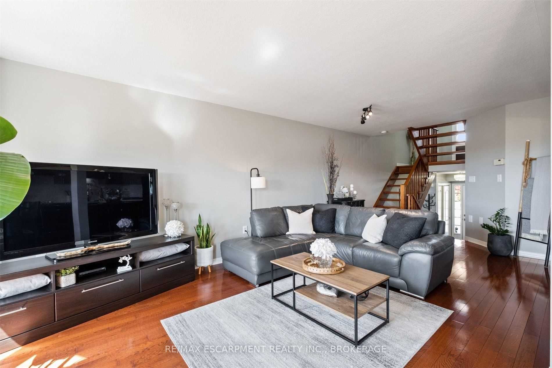 14 Fairhaven Dr