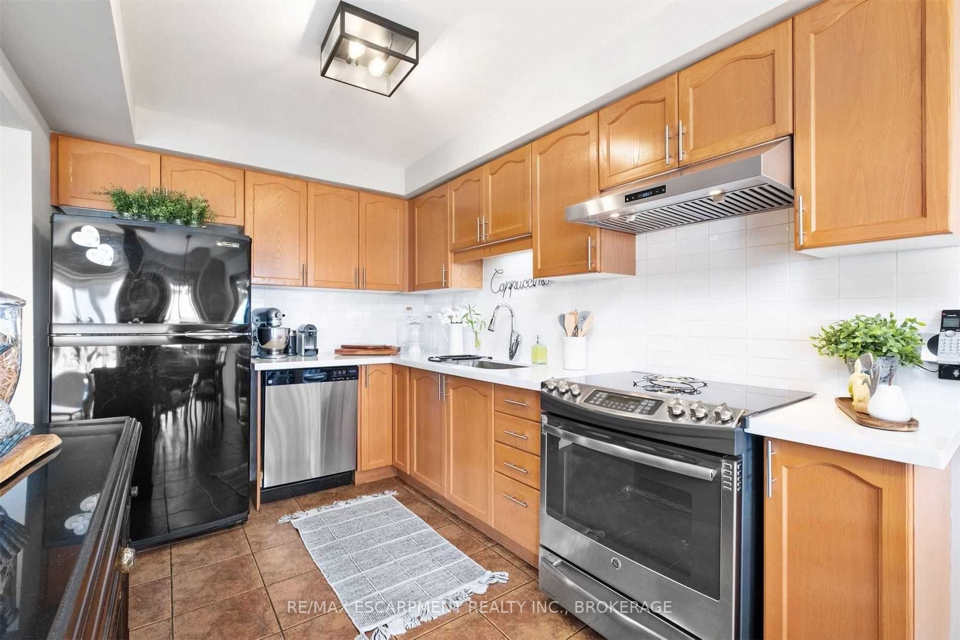 14 Fairhaven Dr