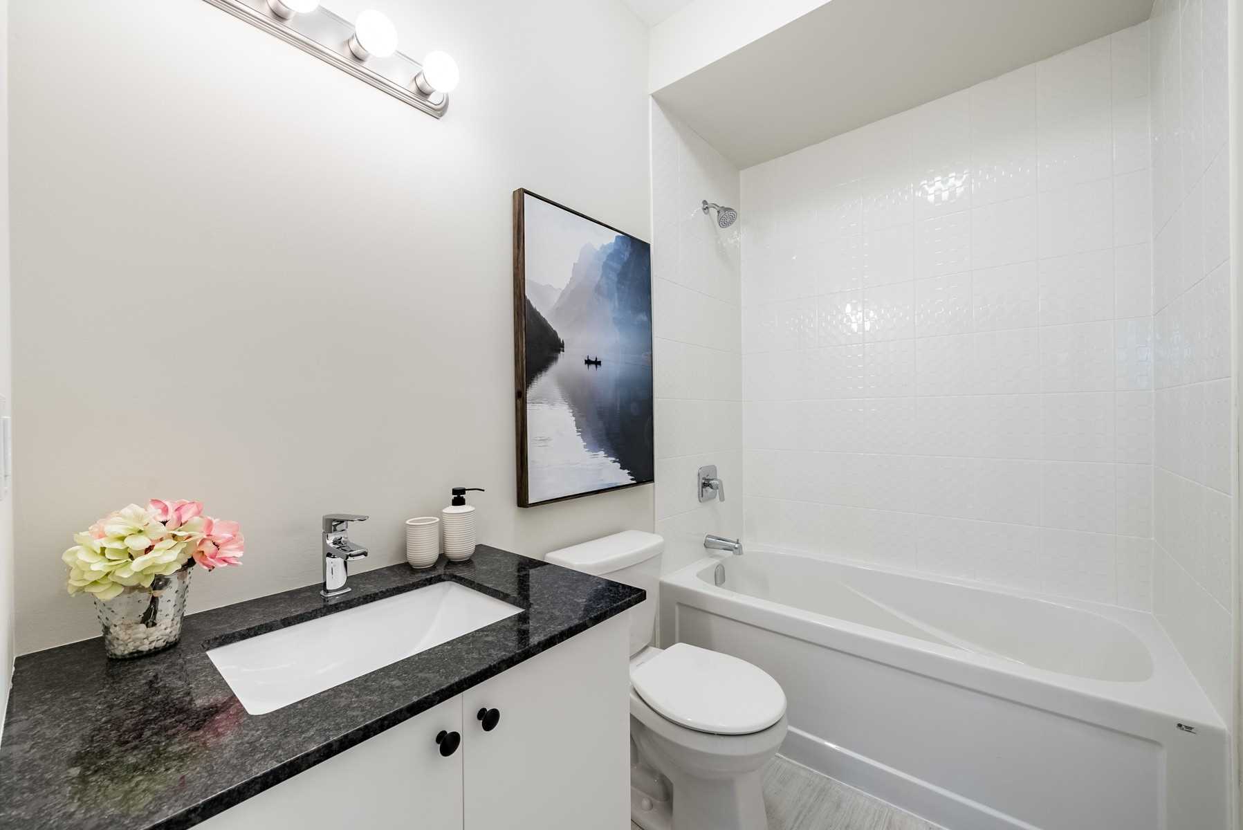 17 Lakewood Cres, #10