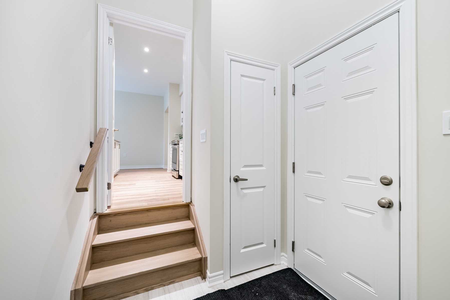 17 Lakewood Cres, #10