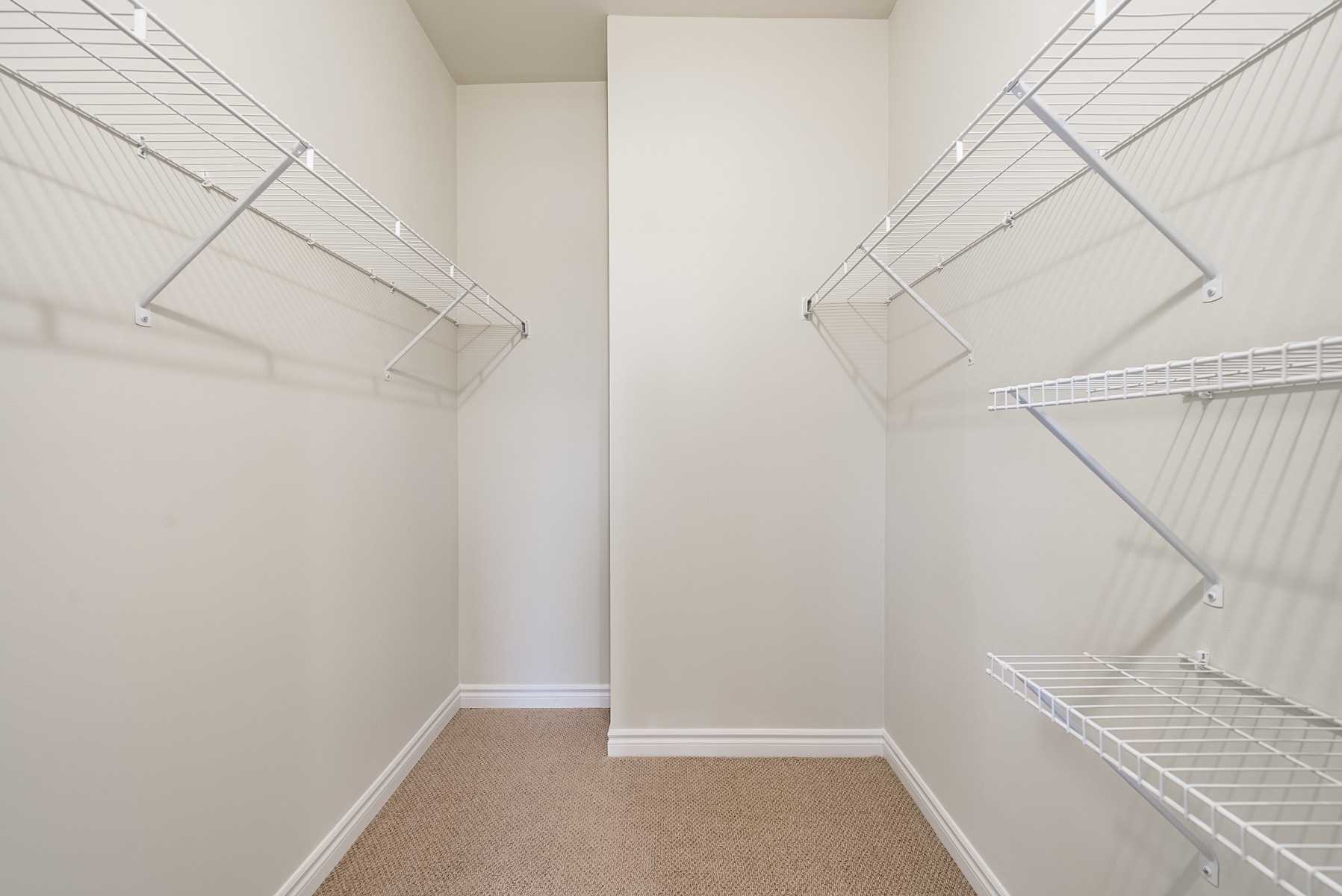 17 Lakewood Cres, #10
