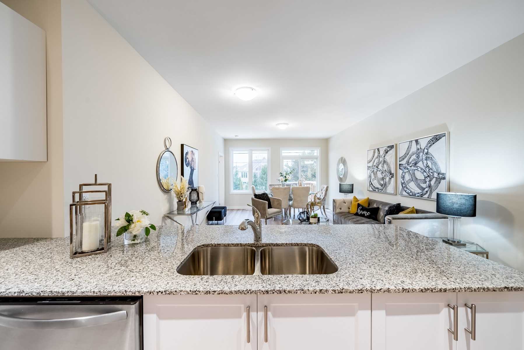 17 Lakewood Cres, #10