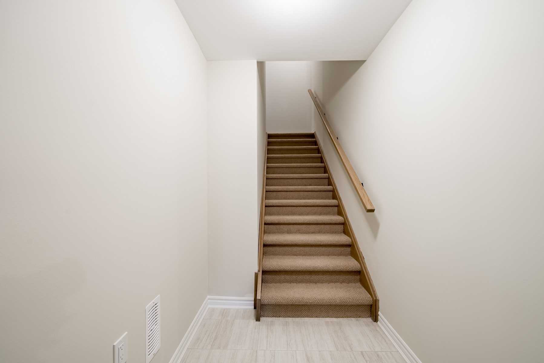 17 Lakewood Cres, #10