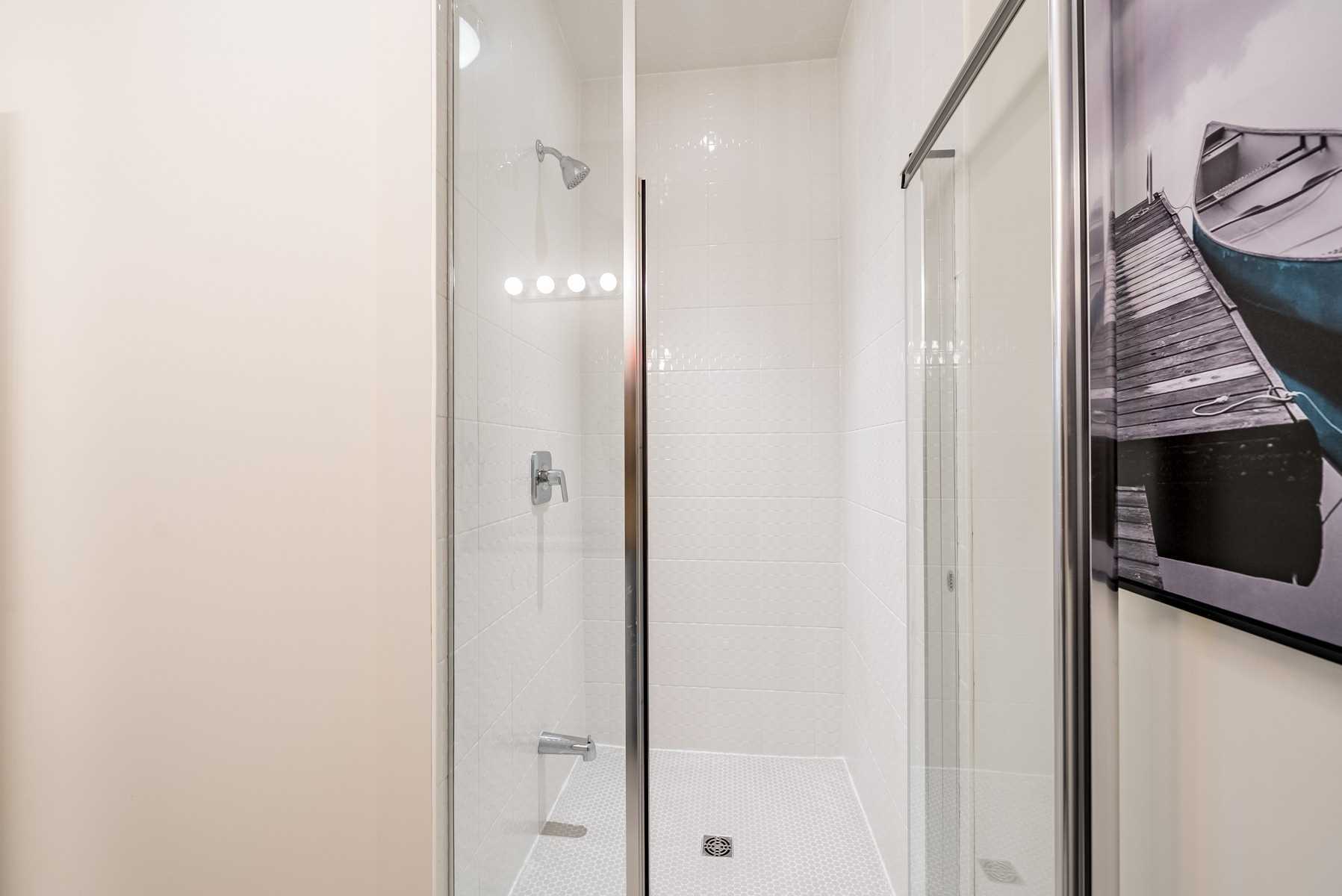 17 Lakewood Cres, #10