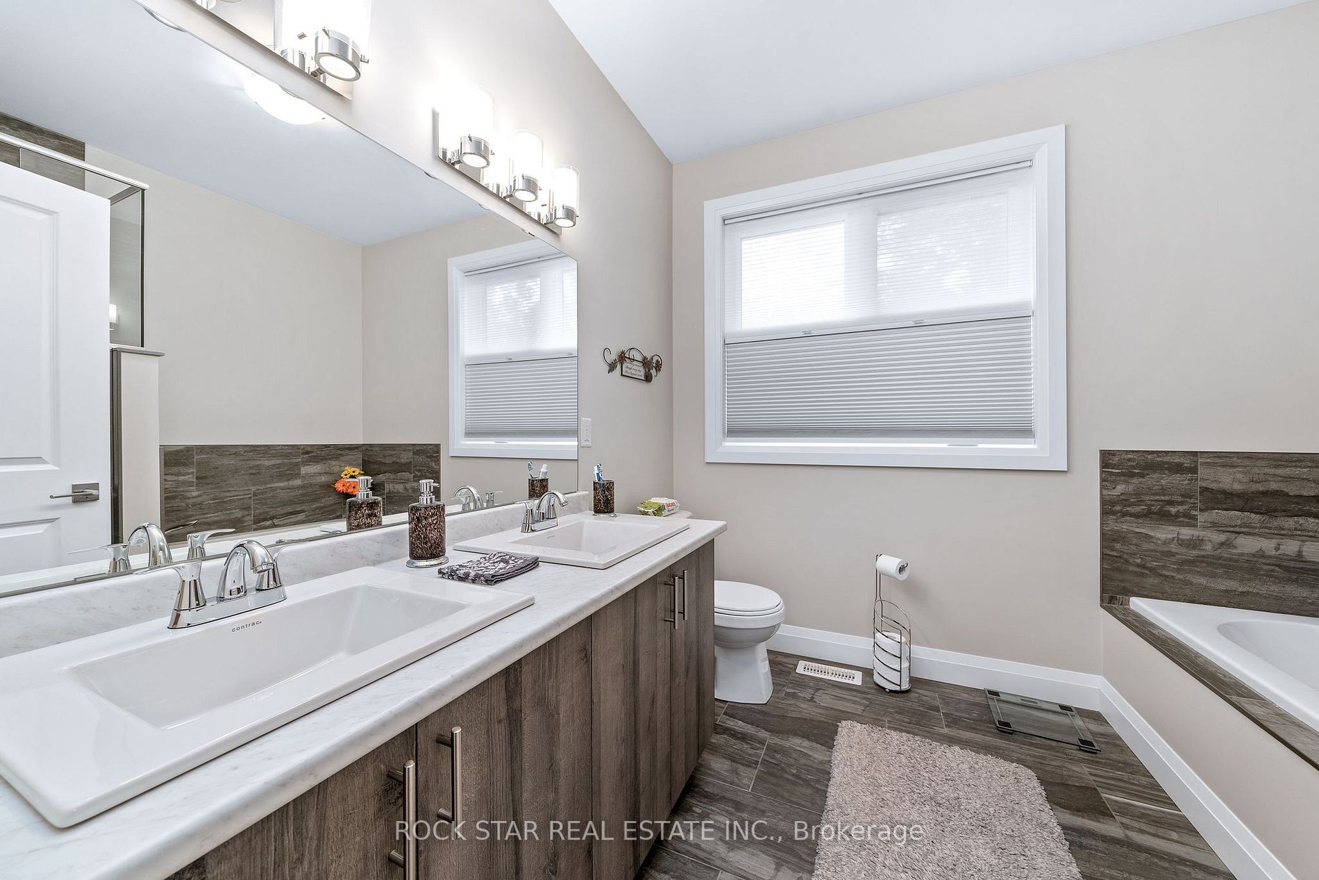 53 Elgin Street S