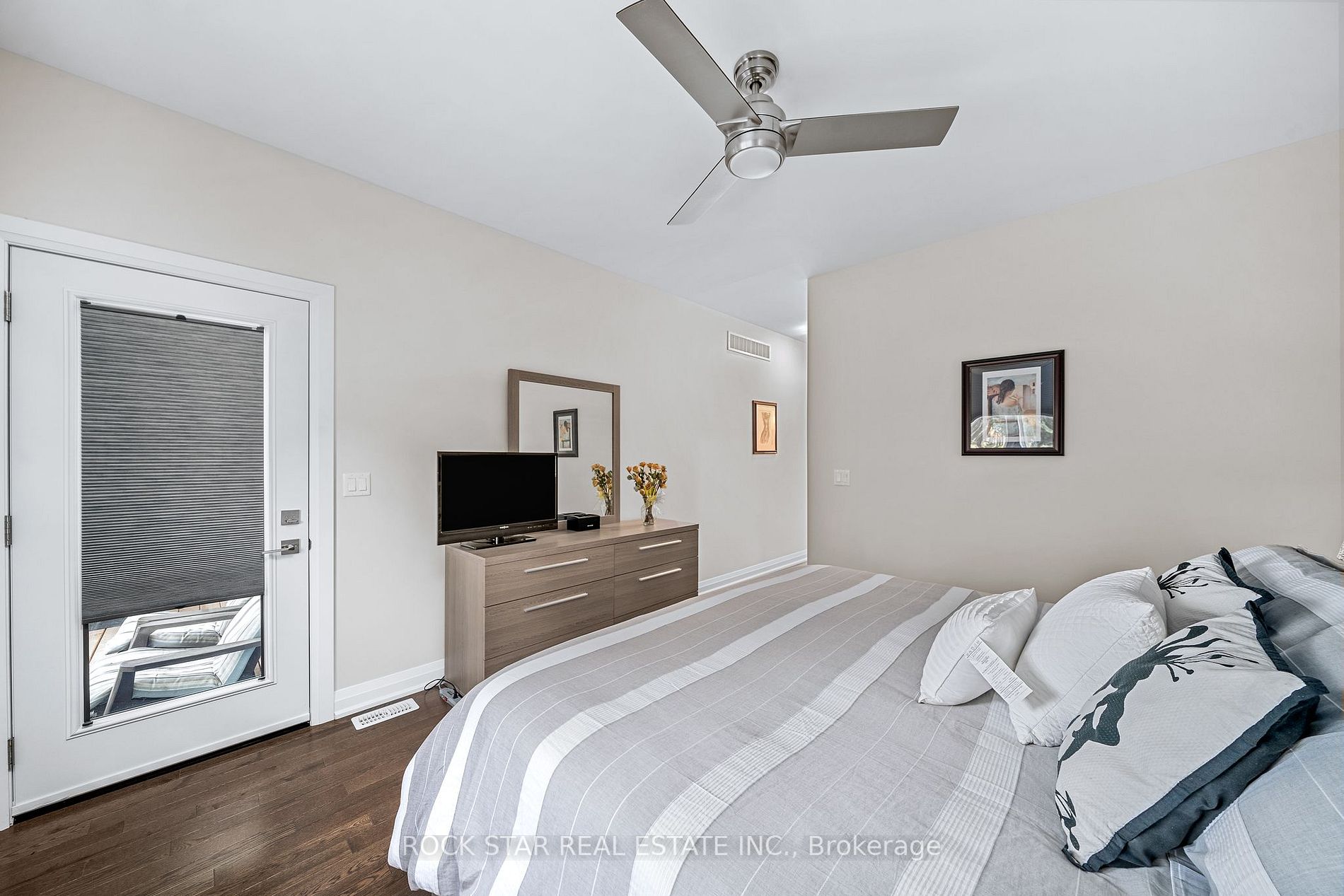 53 Elgin Street S